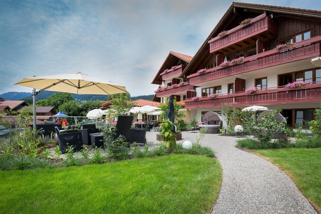 Familien- Und Wellnesshotel "Viktoria" Oberstdorf Esterno foto