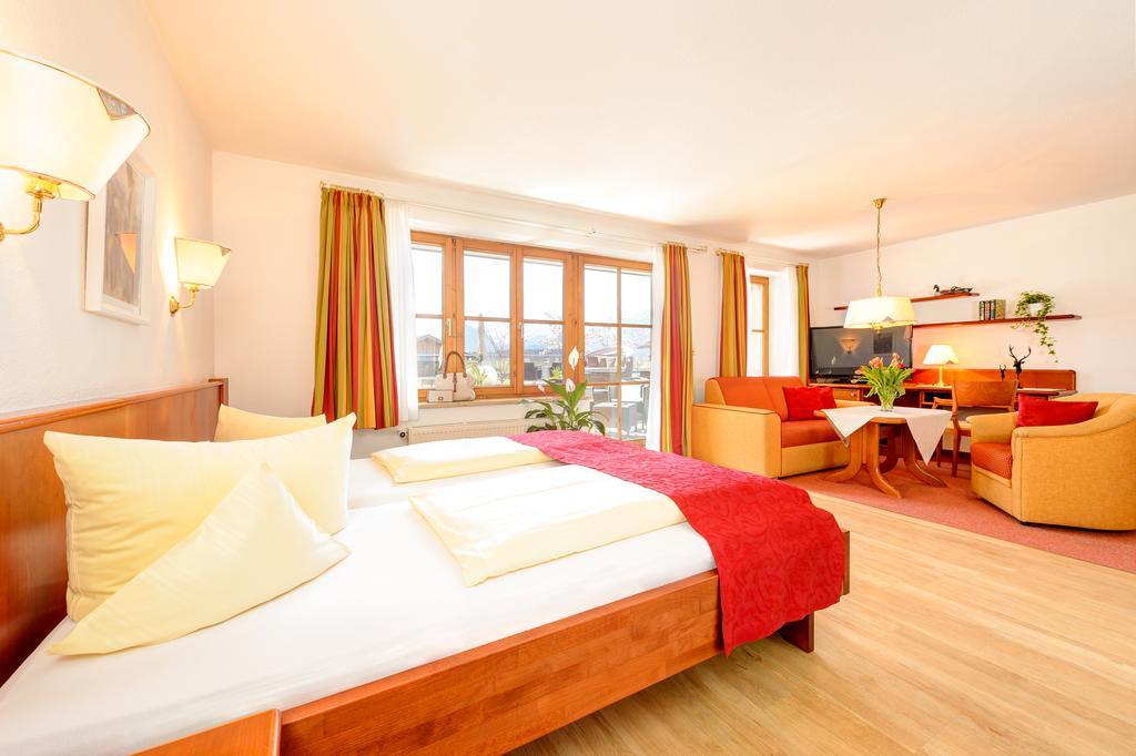 Familien- Und Wellnesshotel "Viktoria" Oberstdorf Esterno foto
