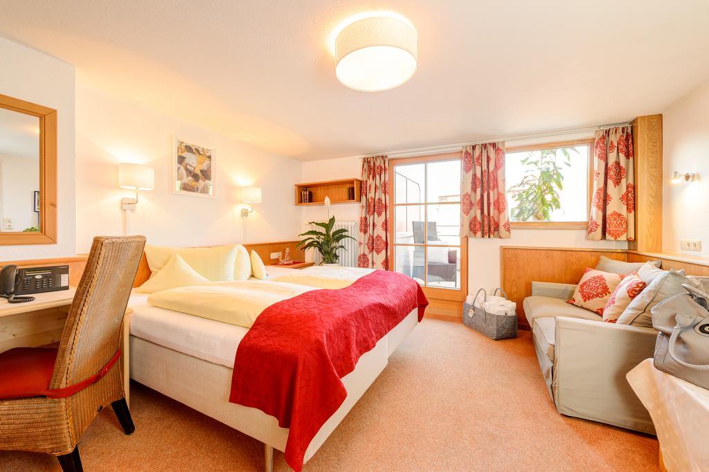 Familien- Und Wellnesshotel "Viktoria" Oberstdorf Esterno foto