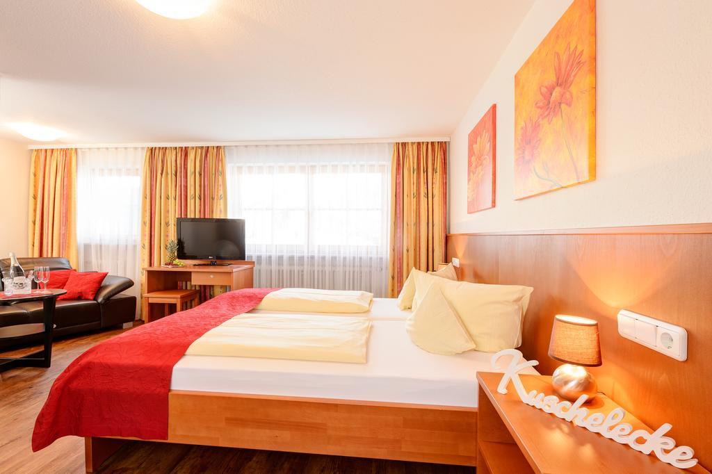 Familien- Und Wellnesshotel "Viktoria" Oberstdorf Esterno foto