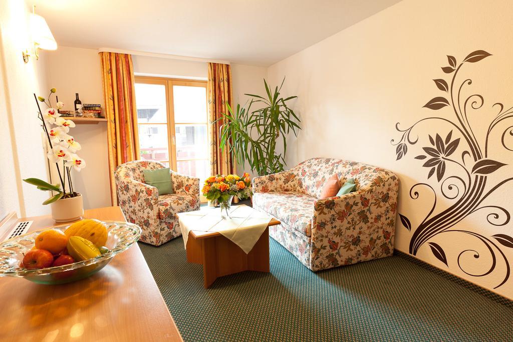 Familien- Und Wellnesshotel "Viktoria" Oberstdorf Esterno foto