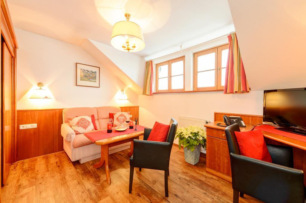 Familien- Und Wellnesshotel "Viktoria" Oberstdorf Esterno foto