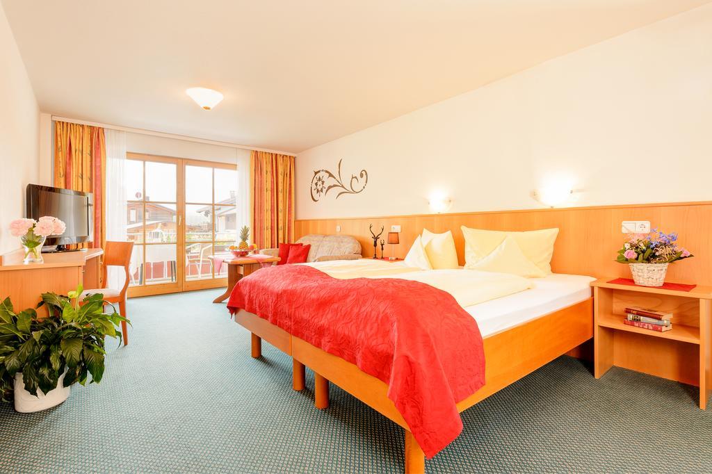 Familien- Und Wellnesshotel "Viktoria" Oberstdorf Esterno foto