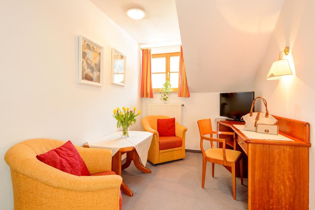 Familien- Und Wellnesshotel "Viktoria" Oberstdorf Esterno foto