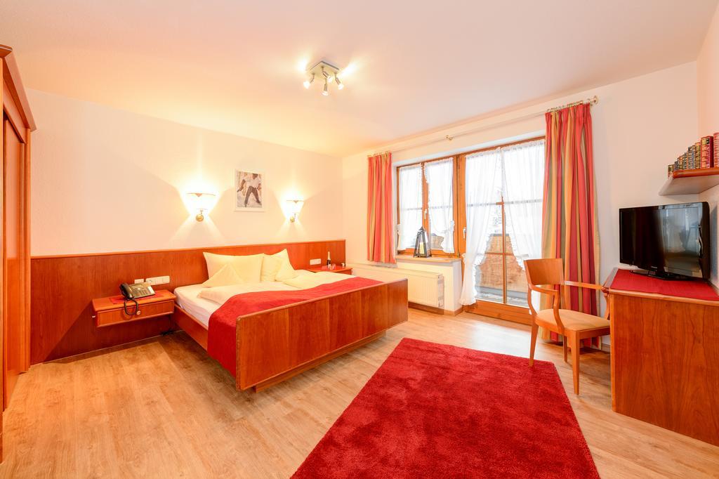 Familien- Und Wellnesshotel "Viktoria" Oberstdorf Esterno foto