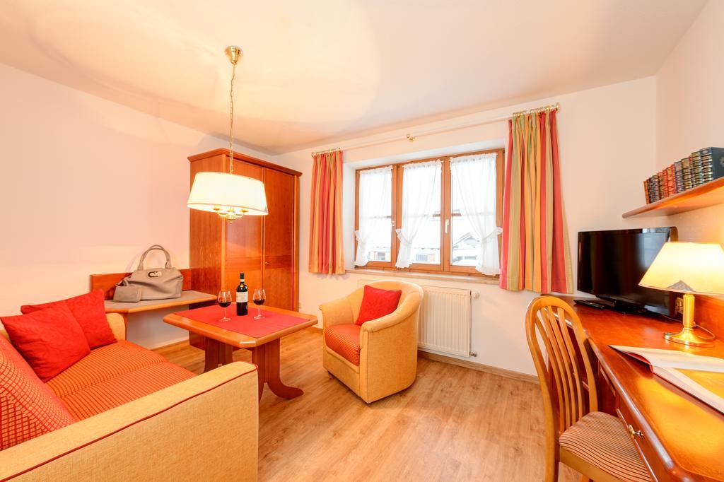Familien- Und Wellnesshotel "Viktoria" Oberstdorf Esterno foto