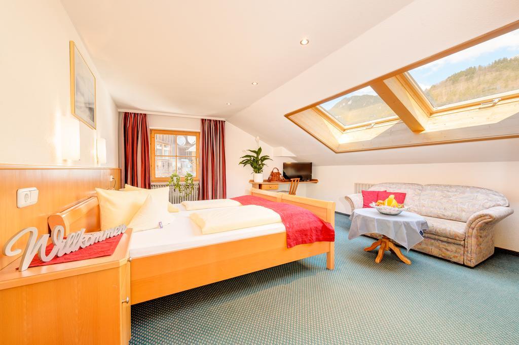 Familien- Und Wellnesshotel "Viktoria" Oberstdorf Esterno foto