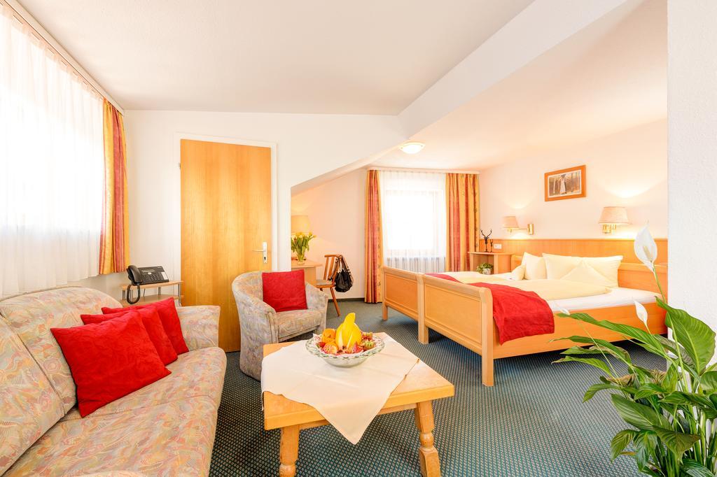 Familien- Und Wellnesshotel "Viktoria" Oberstdorf Esterno foto